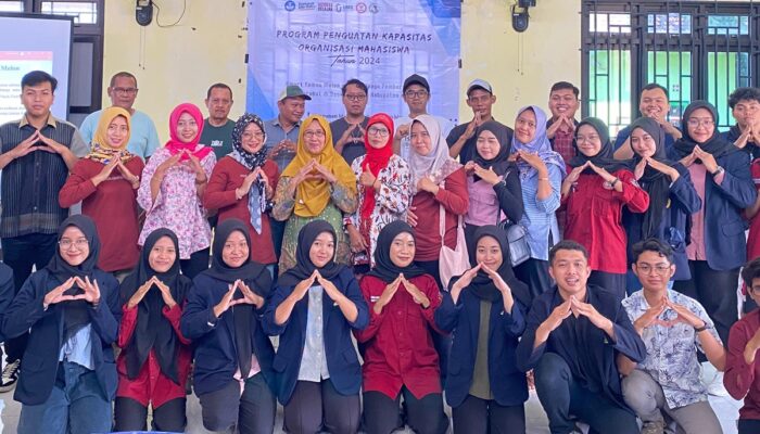 Mahasiswa UMK Turun ke Desa, Berbagi Ilmu Hidroponik Melon