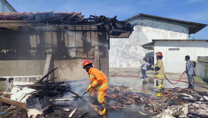 Lalai Saat Bakar Sampah, Parkiran di Cilacap Ludes Terbakar!