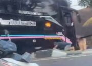 Bus Pariwisata Tanpa Penumpang Kecelakaan di Turunan Gombel Semarang