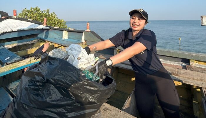 Bersih-Bersih Pantai Bandengan Jepara: Aksi Nyata Relawan Star untuk Lingkungan