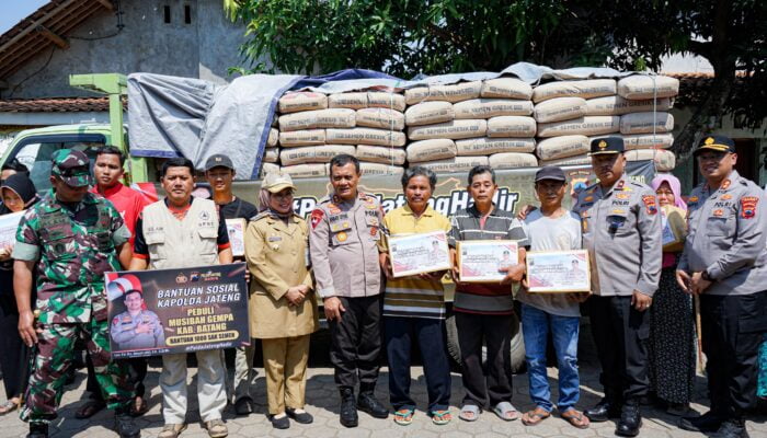 Kapolda Jateng Hadirkan Dapur Umum dan Trauma Healing Pasca-Gempa Batang