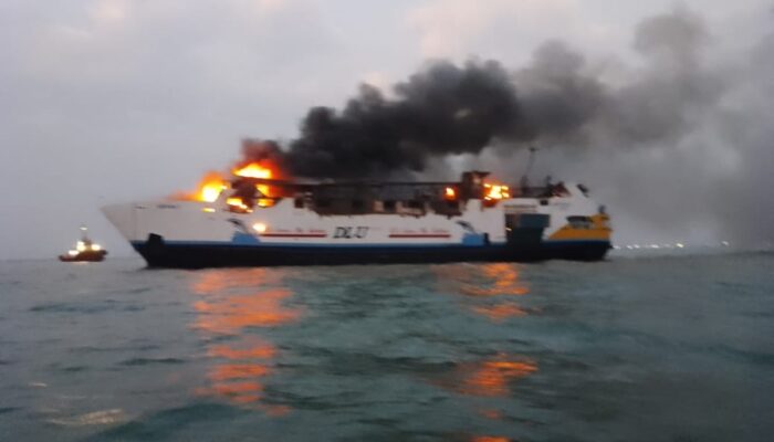 Kapal Kirana I Terbakar saat Berlabuh di Tanjung Emas Semarang, 35 Korban Dievakuasi