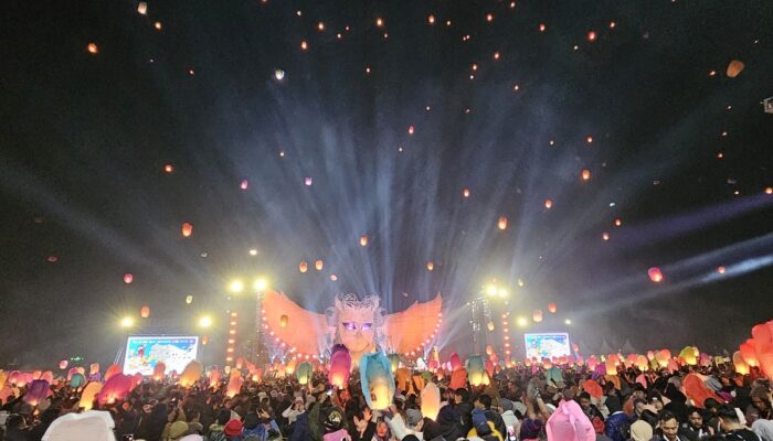 Ribuan Lampion Terangi Langit Dieng: Kemeriahan DCF 2024 di Candi Arjuna