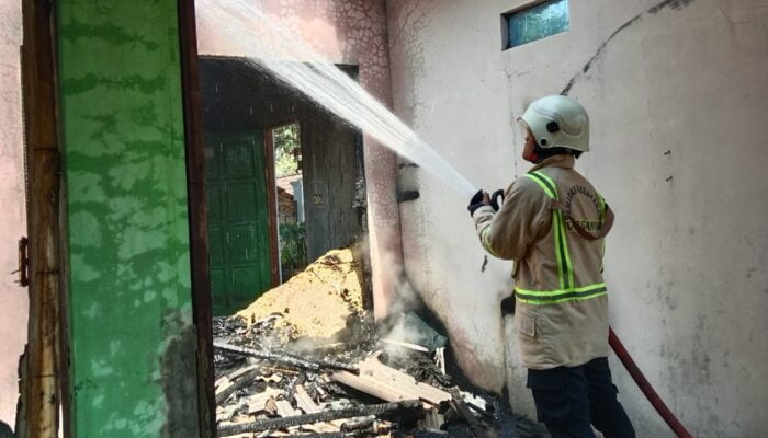Api Mengamuk di Karanganyar: Rumah Terbakar Akibat Kelalaian Pemilik