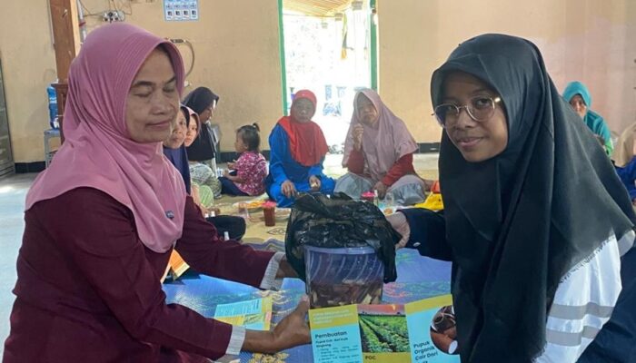 KKN Undip Sulap Limbah Kulit Singkong Jadi Pupuk Cair, Bantu Petani Desa Bendosari