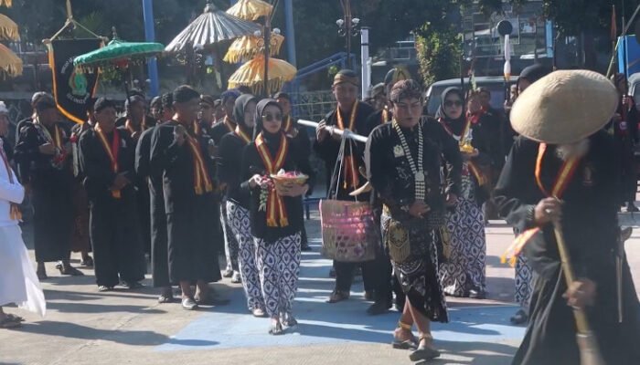 Meriahnya Kirab Boyong Kedhaton di Bawen, Warisi Sejarah Perpindahan Kantor Kecamatan