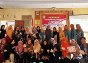 Bungkus Nasi Lebih Sehat, Mahasiswa KKN Undip Ajarkan Ergonomi ke UMKM Wonogiri