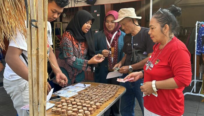 Dari Mahasiswa untuk Sasono Krida, Jedhal Jedhul Jadoel: Ini Keseruanku di Pasar Jadoel!