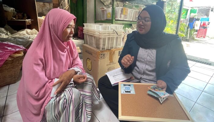 Mahasiswa KKN Undip Bantu UMKM Intip Asli Bu Harno Go Digital dengan Strategi Marketing