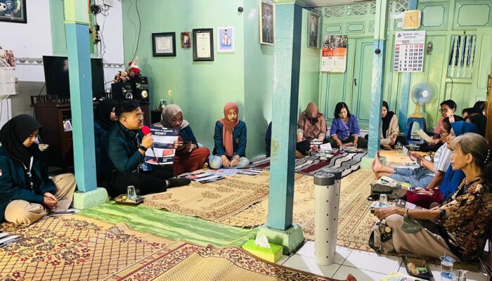 Stop KDRT Mulai dari Edukasi: Mahasiswa KKN Undip Berdayakan Perempuan Purwodiningratan