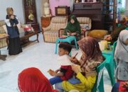 Mahasiswa KKN Undip Bantu Pelaku Usaha Kecil Mendapatkan NIB dengan Gawai