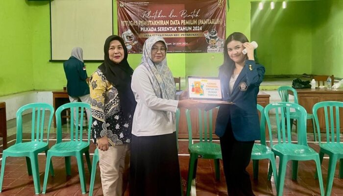 Cerdas Atur Uang Ala KKN Undip, Ibu Rumah Tangga Desa Petanjungan Diajak Investasi Emas
