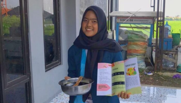 KKN Undip Sulap Sampah Organik Jadi Sabun Eco-Enzyme, Desa Rowoyoso Makin Bersih