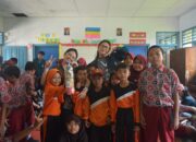 KKN Undip Ajak Siswa SD Jaga Lingkungan, Bikin Ecobrick dari Sampah Plastik