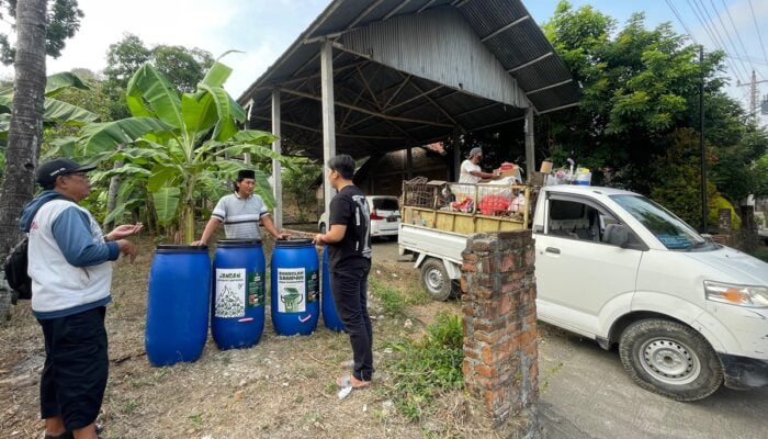 Mahasiswa Undip Beri Solusi Hijau, Dusun Drajad Kini Punya Bank Sampah