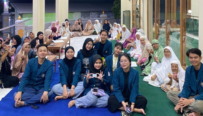 DBD adalah Maut! Mahasiswa KKN Undip Kenalkan Spray Serai Anti Nyamuk di Desa Krakitan