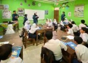 KKN Undip Ajak Siswa MI Muhammadiyah Krakitan Berpetualang di Dunia Digital