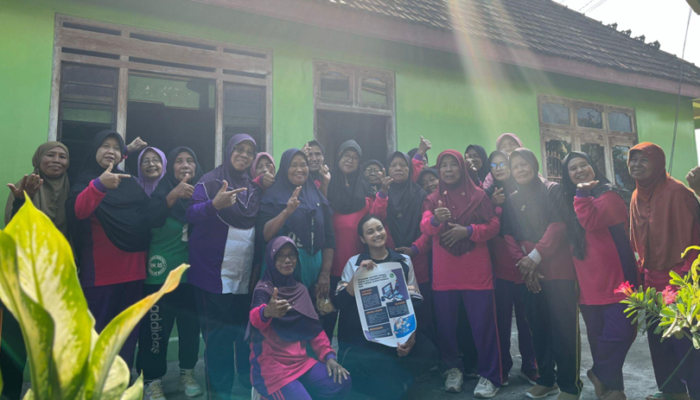 KKN Undip Bawa Desa Tlingsing ke Era Digital, Aduan Warga Bisa Lewat WhatsApp Business