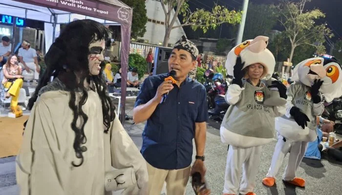 Unik! ‘Kuntilanak’ Meriahkan Sosialisasi Pilkada di Kota Tegal