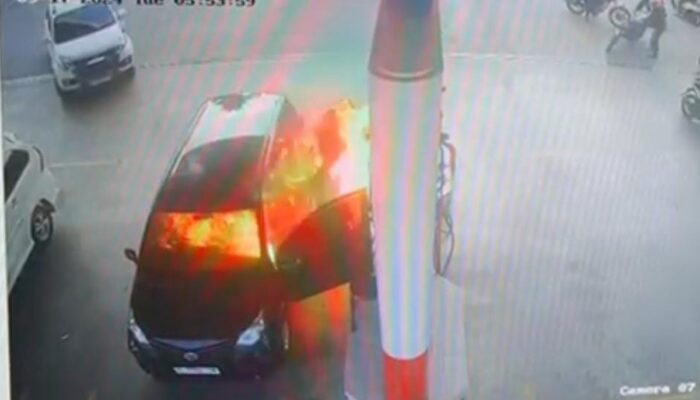 Horor! Mobil Calya Terbakar Saat Isi Bensin di SPBU Demak, Luka Bakar Pengemudi 60 Persen