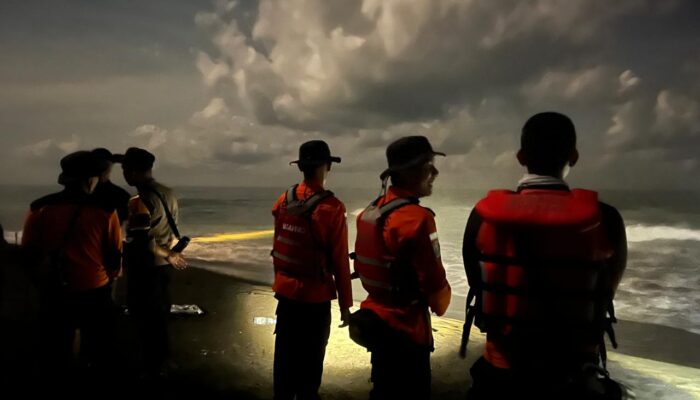 2 Santri Selamat, 1 Hilang dalam Insiden Ombak Pantai Pasir Puncu Purworejo