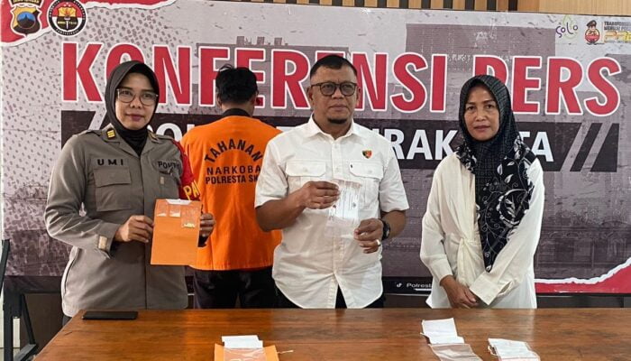 Cara Licik Kurir Narkoba Sebar 8 Paket Sabu di Jalan Raya Sukoharjo