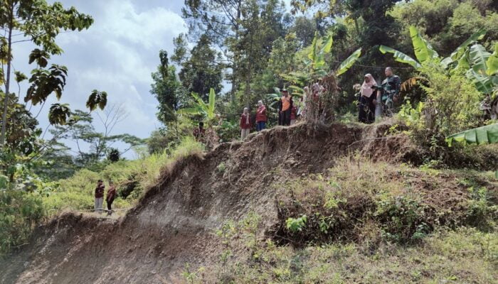 Inovasi Mahasiswa UNS, EWS Hemat Biaya Segera Lindungi Warga Karanganyar dari Bencana Longsor