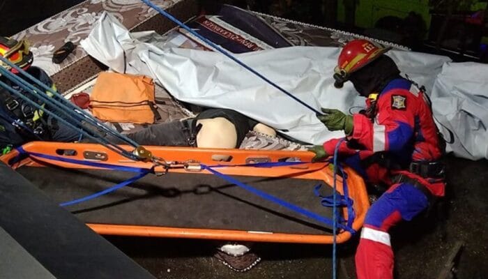 Sulitnya Evakuasi Pria Tewas Terjun Dari Lantai 21 Hotel Morazen, Butuh Waktu 2 Jam