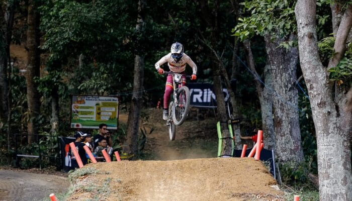 114 Downhiller Berkompetisi Sengit di Ternadi Bike Park Kudus, Rendy dan Riska Cetak Waktu Tercepat