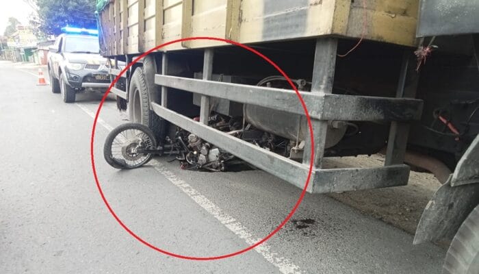 Tragis! Pengendara Motor Tewas Kecelakaan Sampai Terseret ke Kolong Truk di Rembang