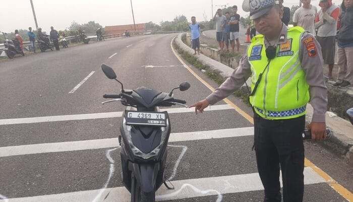 Gagal Salip Truk, Pengendara Motor Asal Tulungagung Tewas di Jalur Pantura Kendal