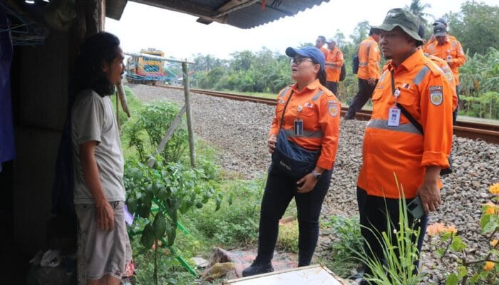 PT KAI Daop 5 Purwokerto Inspeksi Jalur Kereta: Sosialisasi Bahaya Bangunan Ilegal Dekat Rel