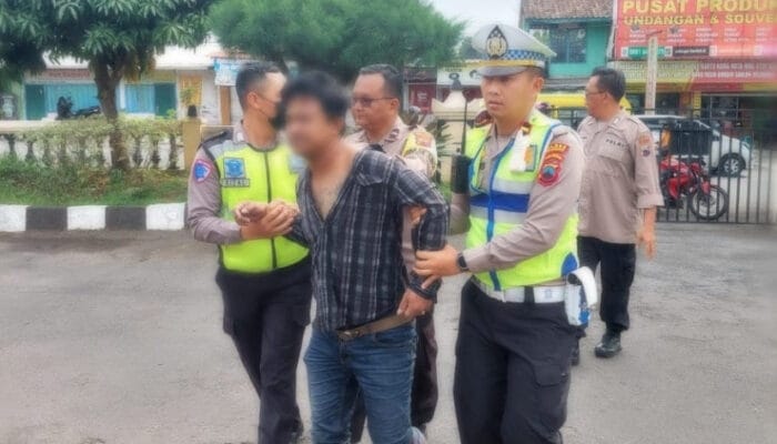 Sopir Cerdik! Ngebut Saat Ada Copet di Angkot, Langsung Dibawa ke Kantor Polisi