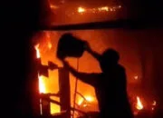 Kebakaran Hebat di Ungaran Timur: Warga Berjuang Memadamkan Api