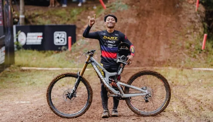 Rendy Varera Tampil Perkasa di Lintasan Licin, Raih Gelar Juara di 76 Indonesian Downhill 2024