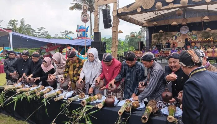 Tradisi Unik Momongi Tampah, Simbol Perajin Bambu Warangan di Wonosobo