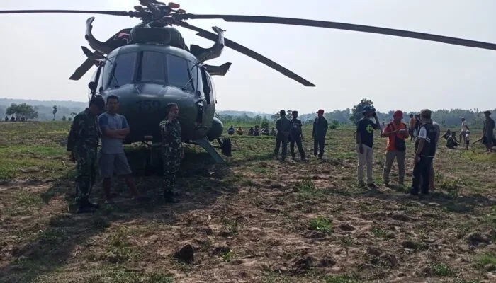 Geger Helikopter TNI AD Mendarat Darurat di Blora, Diduga Akibat Kebocoran Oli